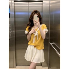 批发多巴胺风套装女<b class='q'>夏</b>季韩系气质显瘦巨好看短款蕾丝拼接V领短袖上衣