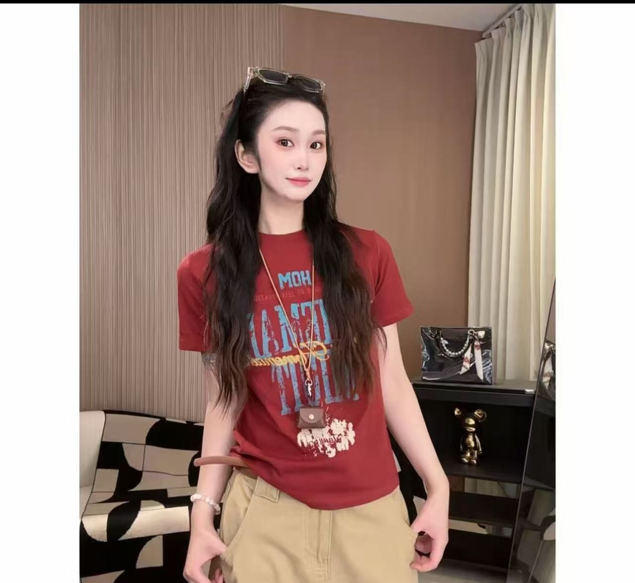 2026 여름 안개 센스 빨간색 조정 세련된 작은 대중 디자인 슬림해 보이는 편안함 부드러운 찹쌀 반팔 티셔츠