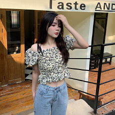 批发实拍实价 法式复古碎花泡泡袖方领吊带<b class='q'>一字领</b><b class='q'>上衣</b>