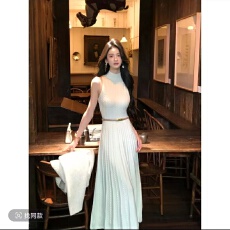 批发从一时刻【拉夫美学】半高领无袖针织<b class='q'>连衣裙</b>麻花肌理收腰A摆长裙