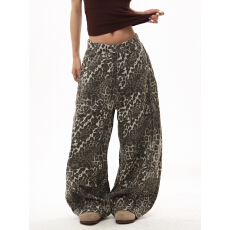 批发美式复古水洗字母刺绣豹纹满印牛仔裤街头宽松阔腿休闲工装裤