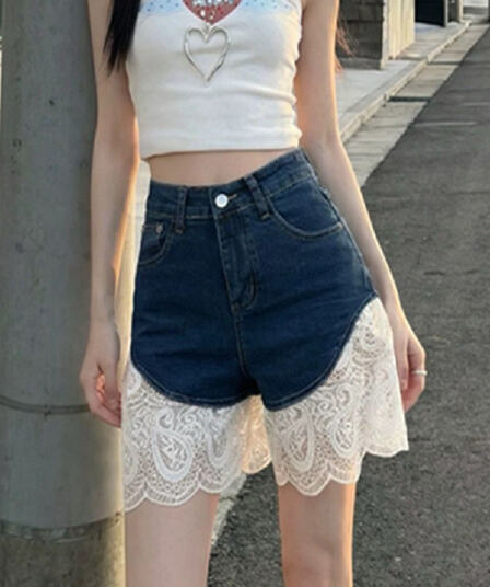 작은 대중 디자인 센스 레이스 조각 데님 반바지 여성 2026 여름 폭발 하이웨이스트 Chic 슬림해 보이는 바지