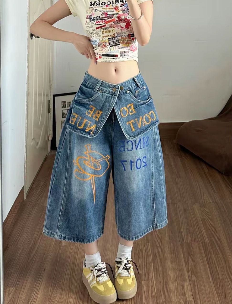 핫걸 낙서 알파벳 프린트 더블 허리 가져 가라. 조각 페이크 레이어드 데님 7부 바지 여성 여름 디자인 센스 넓은 다리가 짧다. 바지