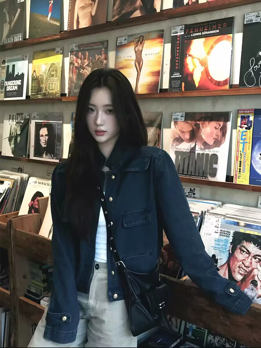 파란색 작은 샤넬 스타일 데님 여성 코트 쇼트 스타일 2026 년 봄 새로운 작은 키 긍정적 인 어깨 캐주얼 다용도 맨위