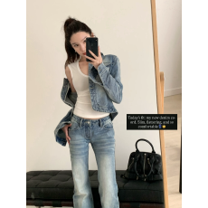 批发施薇靓 时髦牛仔女 修身感水洗收腰牛仔短外套/微喇裤套装两件套