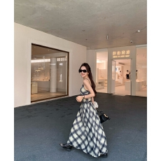 批发实拍实价  度假风格子<b class='q'>吊带</b>连衣<b class='q'>长裙</b> 下摆不规则<b class='q'>长裙</b>