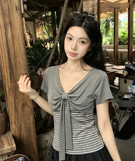 실사 프랑스식 나비 기계 V넥 반팔 티셔츠 여성 여름 새로운 페이크 레이어드 한 부서 착용 가져 가라.