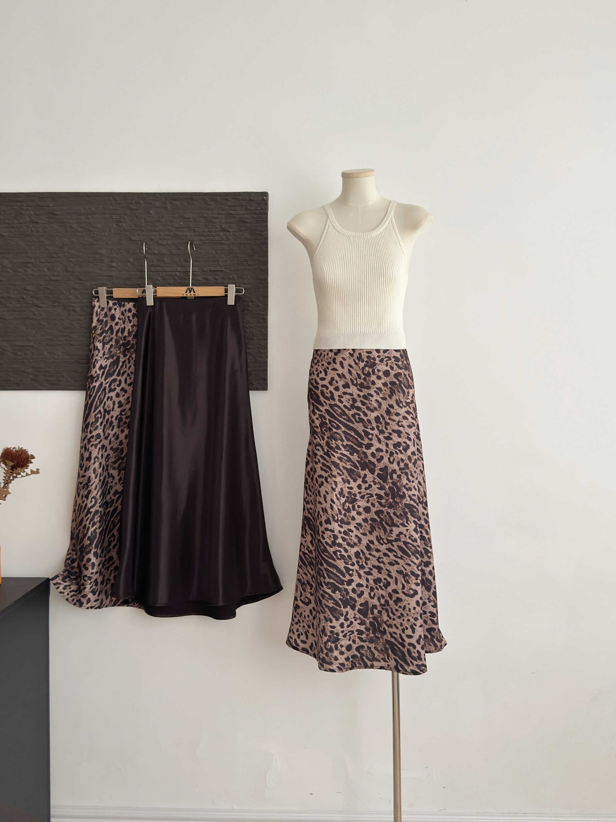 기러기 돌아 가기 높음 그램 무거운 도루 센스 반신 스커트 여성 봄 여름 레트로 비스듬한 자르다 품격 한 마디 반 스커트