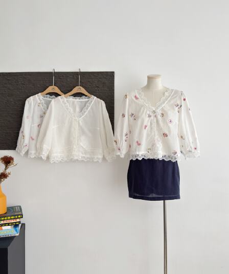 im ~까지 화이트 티 lace 소녀 레이스 V넥 라이 경기 서울 아마 셔츠 거품 소매 루즈핏 자수 짧은 맨위