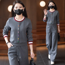 批发2026春<b class='q'>秋</b>女圆领宽松洋气运动套装休闲时尚减龄两件套彩色扣
