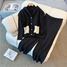 批发实拍2025秋冬大码女装<b class='q'>胖</b><b class='q'>mm</b>小香风针织连帽马甲打底衫阔腿裤三件套