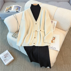 批发实拍2025新款大码女装微胖mm不规则收腰针织上衣<b class='q'>外套</b><b class='q'>连衣裙</b>两件套