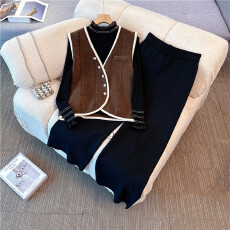 批发实拍2025新款大码女装<b class='q'>胖</b><b class='q'>mm</b>小香风V领开衫马甲打底衫阔腿裤三件套