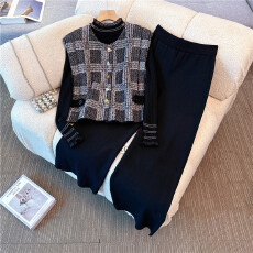 批发实拍2025秋冬大码女装<b class='q'>胖</b><b class='q'>mm</b>小香风针织开衫马甲打底衫阔腿裤两件套