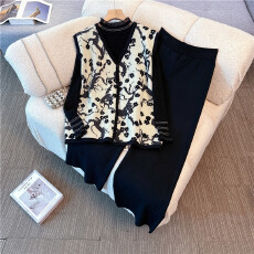 批发实拍2025新款<b class='q'>大码</b>女装胖mm新中式国风开衫马甲打底衫阔腿裤三件套