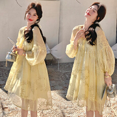 批发图片已处理2026新鹅黄色浪漫温柔气质刺绣系带孕妇大码连衣裙