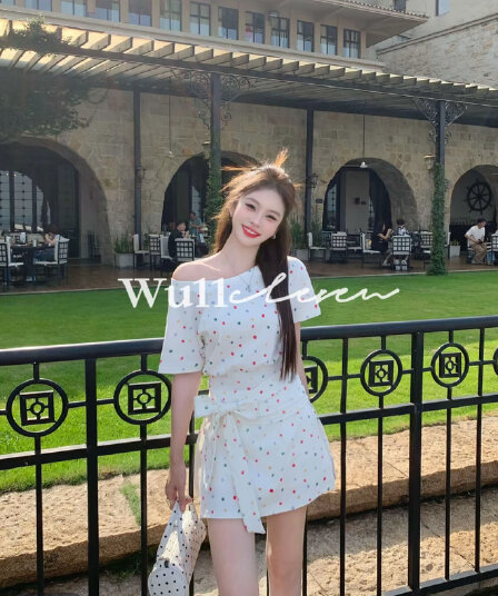 wu11 한 부서 외국 가스 연령 감소 품격 도트 무늬 허리 수축 맨위 트임 반 스커트 투피스 세트