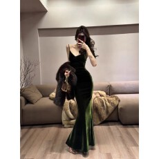 批发性感露背绿色丝绒吊带<b class='q'>连衣裙</b>礼服气质修身鱼尾<b class='q'>长裙</b>
