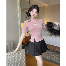 批发新中式国风刺绣洋气立领盘扣五分袖旗袍上衣高腰百褶裙工作服套装