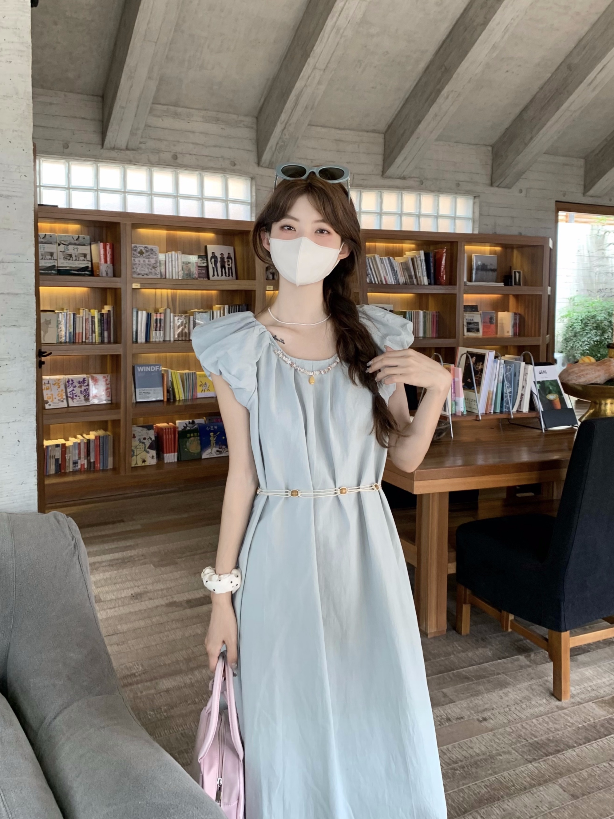 실사 정가 2026 프랑스식 레트로 디자인 센스 구슬 사슬 거품 소매 드레스 품격 슬림해 보이는 레이스업 A라인 스커트