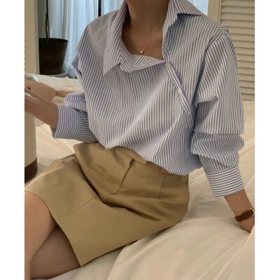 chic 한국 스타일 디자인 센스 Chic 폴로 칼라 불규칙 비스듬한 버클 셔츠 맨위 4 가지 색상