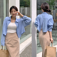 批发小众翻领小心机后背开叉设计宽松单排扣长袖<b class='q'>短款</b>衬衫