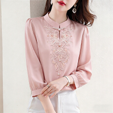 批发爆款实拍2025夏季新款时尚重工绣花<b class='q'>缎面</b>雪纺衫气质珍珠扣中袖上衣