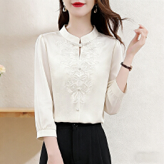 批发爆款实拍2025夏季新款时尚重工绣花<b class='q'>缎面</b>雪纺衫气质珍珠扣中袖上衣