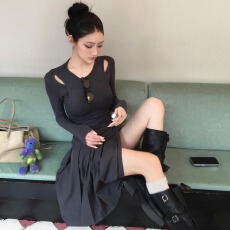 批发chic<b class='q'>韩国</b>洋气露肩显瘦长袖上衣百搭修身T恤+开叉百褶裙套装