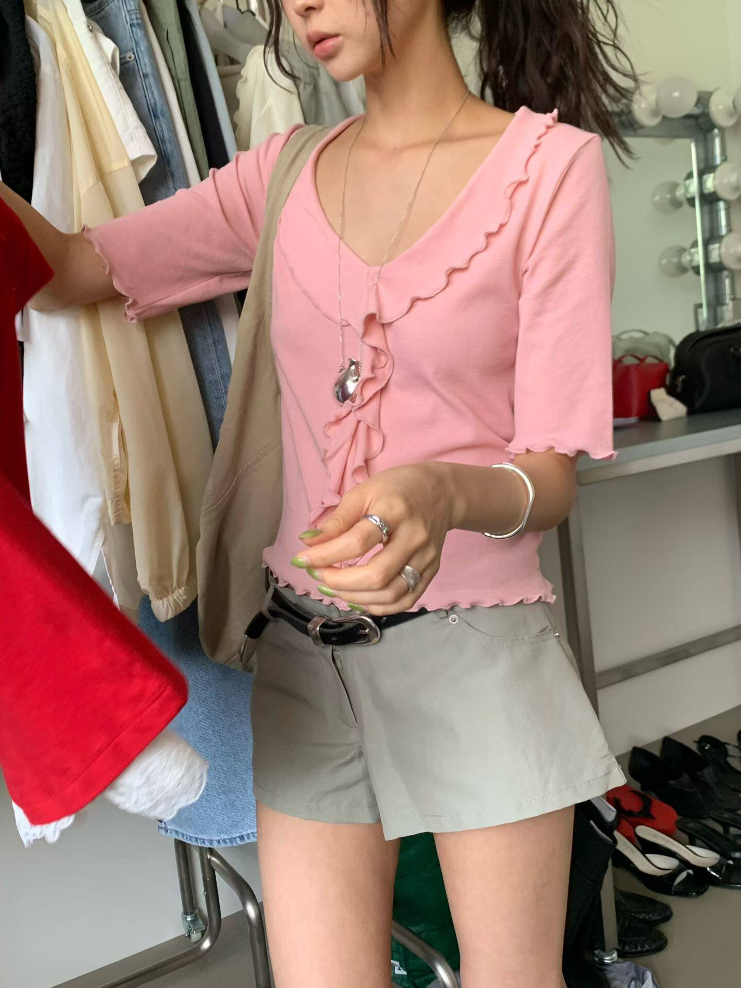 chic 한 부서 부드러운 바람 V넥 프릴 중간 소매 티셔츠 여성 여름 섹션 품격 얇은 스타일 슬림해 보이는 맨위