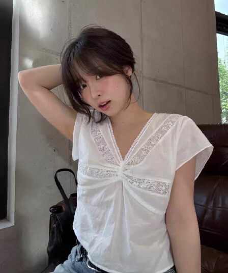 선적 중 암웨이 만 번 레이스 조각 V넥 반팔 셔츠 한 여성 얇고 가벼운 주름 화이트 쉬폰 블라우스