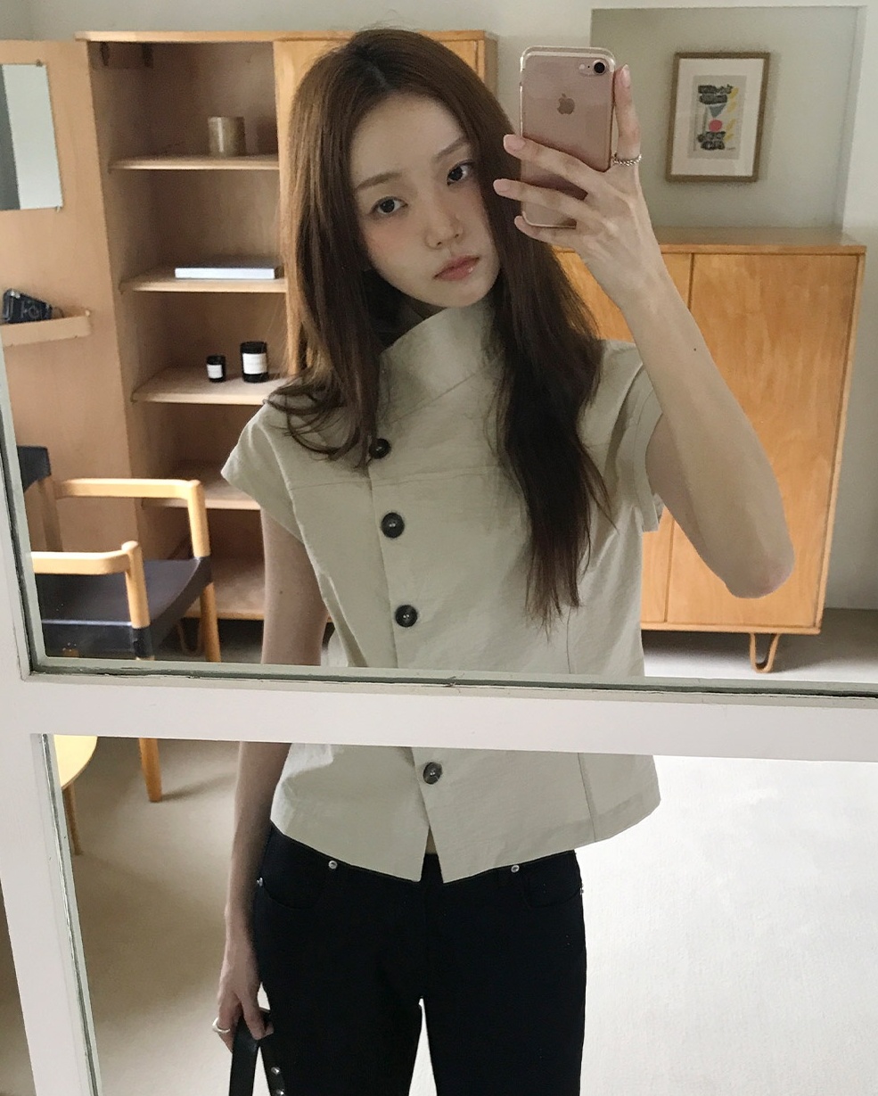 재고 있음 단추 배색 스탠드 칼라 반팔 티셔츠 여성 여름 몸매 가꾸기 슬림해 보이는 디자인 센스 패션 다용도 레트로 맨위