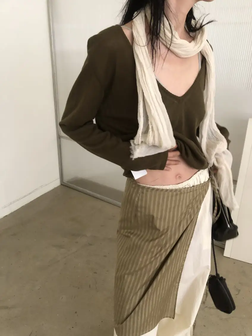 딥 V넥 긴소매 니트 상세 이미지 7