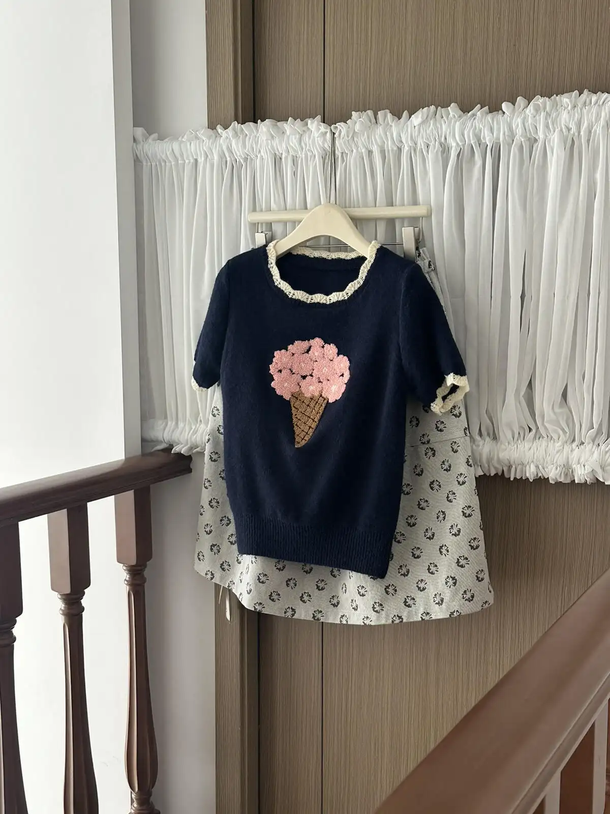 라운드넥 레이스 플라워 자수 반소매 니트 (3color) 상세 이미지 22