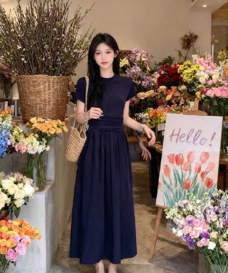 2026 긍정적 인 어깨 새로운 반팔 슬림해 보이는 여성 드레스 여름 품격 몸매 가꾸기 허리 수축 한 마디 빅 플레어 스커트 길다 치마