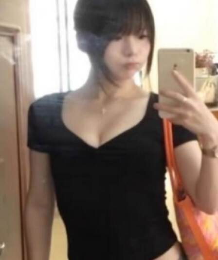 2026 몸매 가꾸기 슬림해 보이는 허리 수축 쇼트 스타일 순수한 욕망 핫걸 검정색 V넥 긍정적 인 어깨 반팔 티셔츠 여성 셔츠 여성