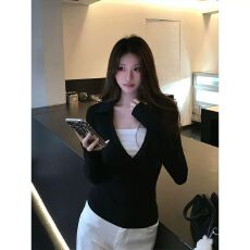 批发2026美式辣妹假两件V领长袖t恤女内搭打底衫修身收腰上衣