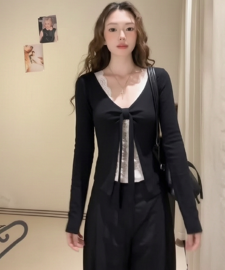 2026 배색 V넥 스트랩 레이스 조각 긴팔 티셔츠 여성 가을 몸매 가꾸기 슬림해 보이는 인사이드 가져 가라. 쇼트 스타일 맨위
