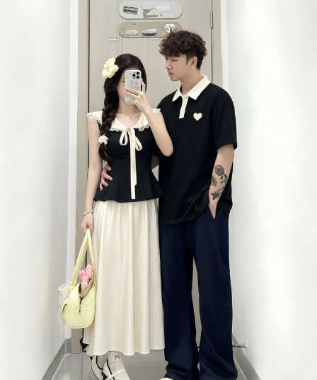 실사 프랑스식 레트로 스타일 민소매 폴로 칼라 레이스 레이스 배색 허리 수축 맨위 새틴 반신 스커트 여름 커플룩