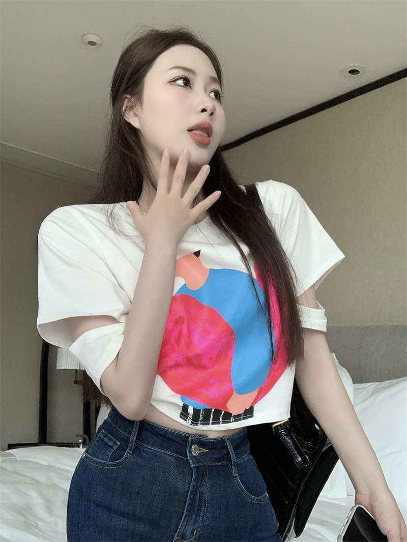 FA34253# 新款时尚减龄设计感印花休闲辣妹T恤 服裝批發女裝批發服飾貨源