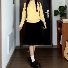 批发女童假两件毛衣<b class='q'>春</b>秋款2025新款洋气中大童女孩撞色拼接针织衫上衣