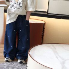 批发女童牛仔裤秋季2025新款中大童洋气蝴蝶结刺绣宽松百搭牛仔阔腿裤