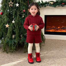批发韩版女童2026冬季圣诞新年红色针织套装女孩绞花加厚连帽毛衣短裤