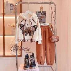 批发女童套装秋冬季2026新款春秋装<b class='q'>儿童</b>蝴蝶连帽卫衣裤子中大童运动服