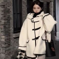 批发赫本风白色系扣毛呢外套女秋冬装2024年新款韩系高级短款呢子大衣