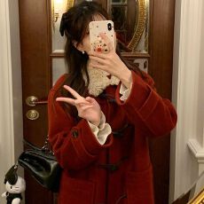 批发陆小团团羊羔毛领牛角扣呢子大衣2025秋冬新款高级感<b class='q'>中长款</b>外套女