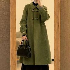 批发绿色大衣<b class='q'>女</b>秋冬季高级感2025新款爆款小个子中长款赫本风毛呢外套