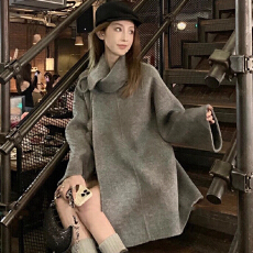批发灰色设计感大衣女2025秋冬新款高级感韩系中长款时尚毛呢斗篷外套