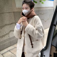 批发新款通勤百搭羊毛羔连帽长袖开衫<b class='q'>外套</b><b class='q'>女</b>秋冬小个子单排扣短<b class='q'>外套</b><b class='q'>女</b>