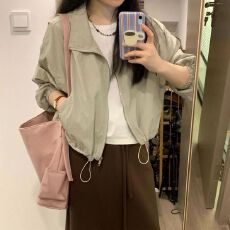 批发设计感小众短外套复古长袖冲锋衣2026<b class='q'>春</b>秋简约防晒短款小个子开衫